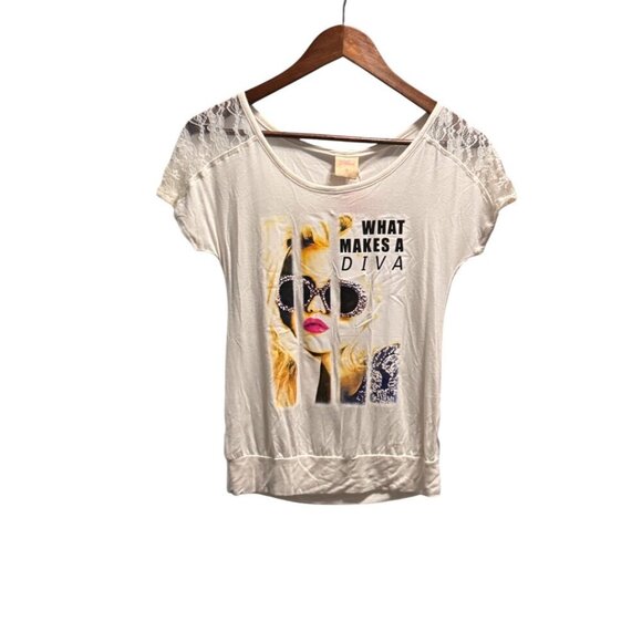 Graphic Tee “What Makes a Diva” | Crissa Jeans | Medium | New with Tags - Picture 5 of 10